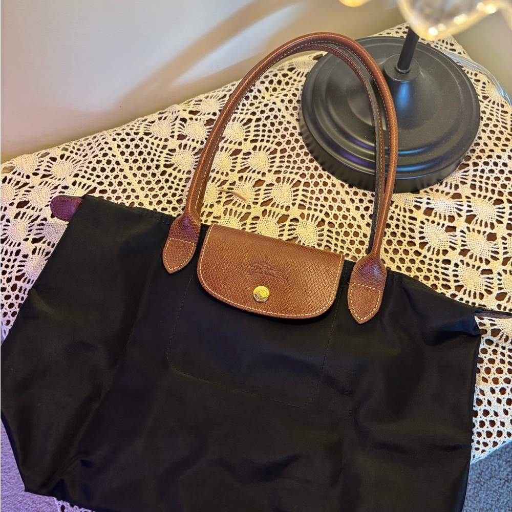 Medium size Longchamp Le Pliage tote. Excellent condition